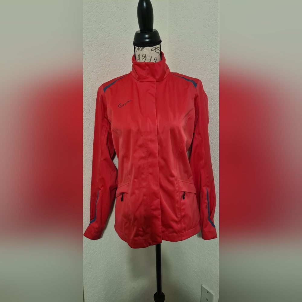 Preowned Nike Golf Storm Fit Zippered Jacket. Great Condition.